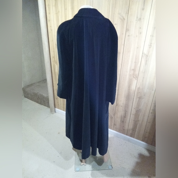 Jones NY Woman's full length coat - Picture 2 of 8